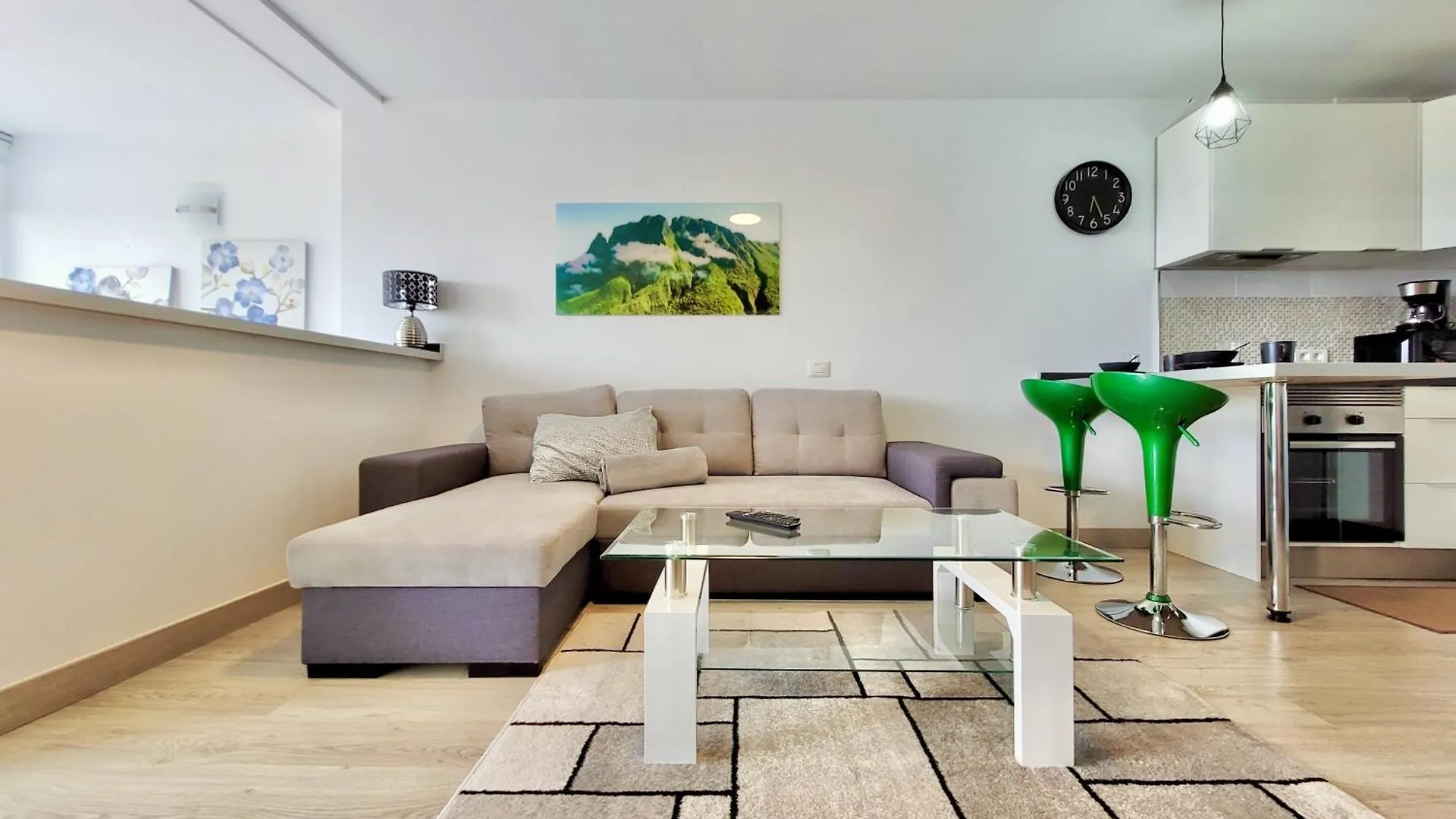 Blue Sunrise Studio By Tor location